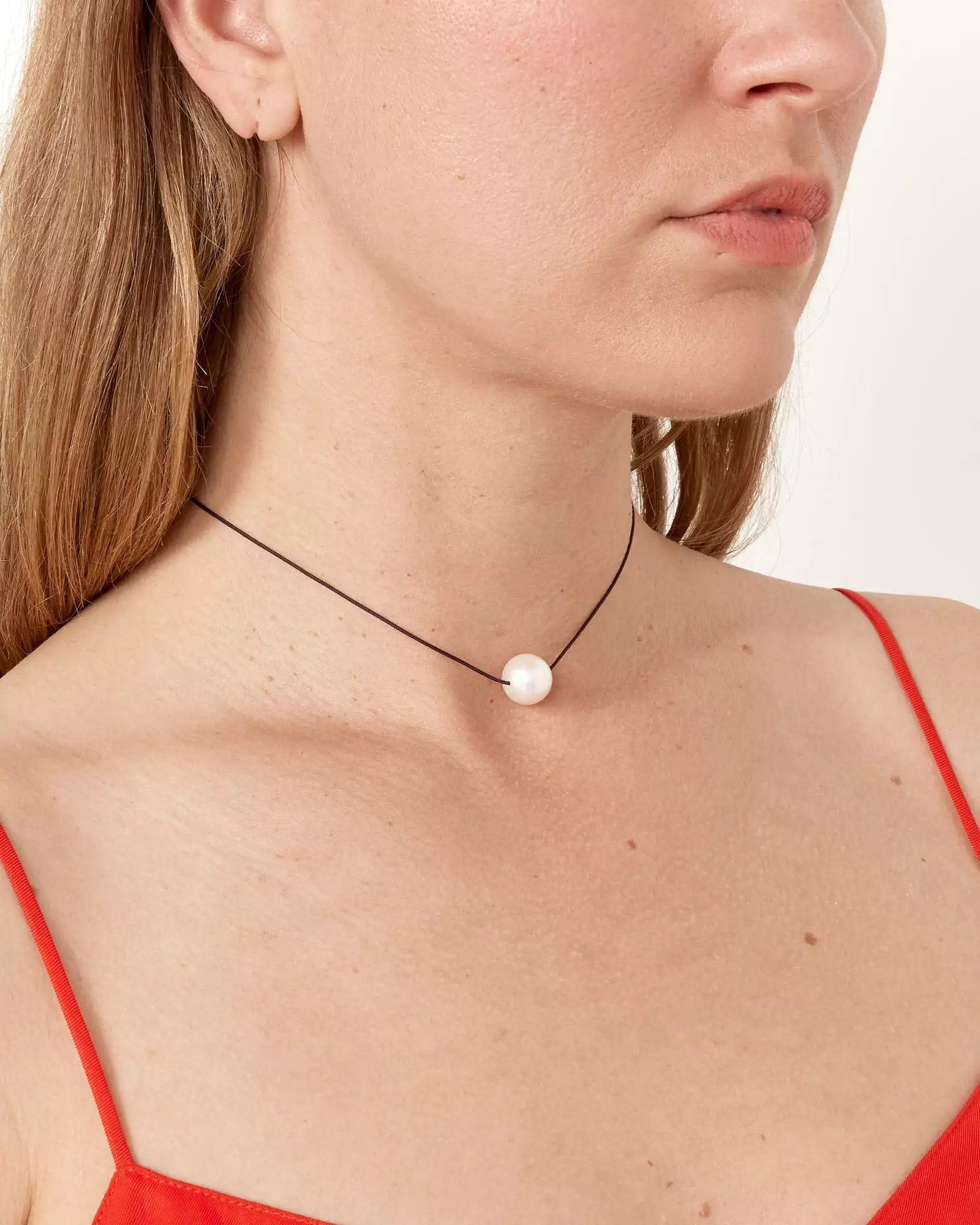 Emilie Choker in White Pearl