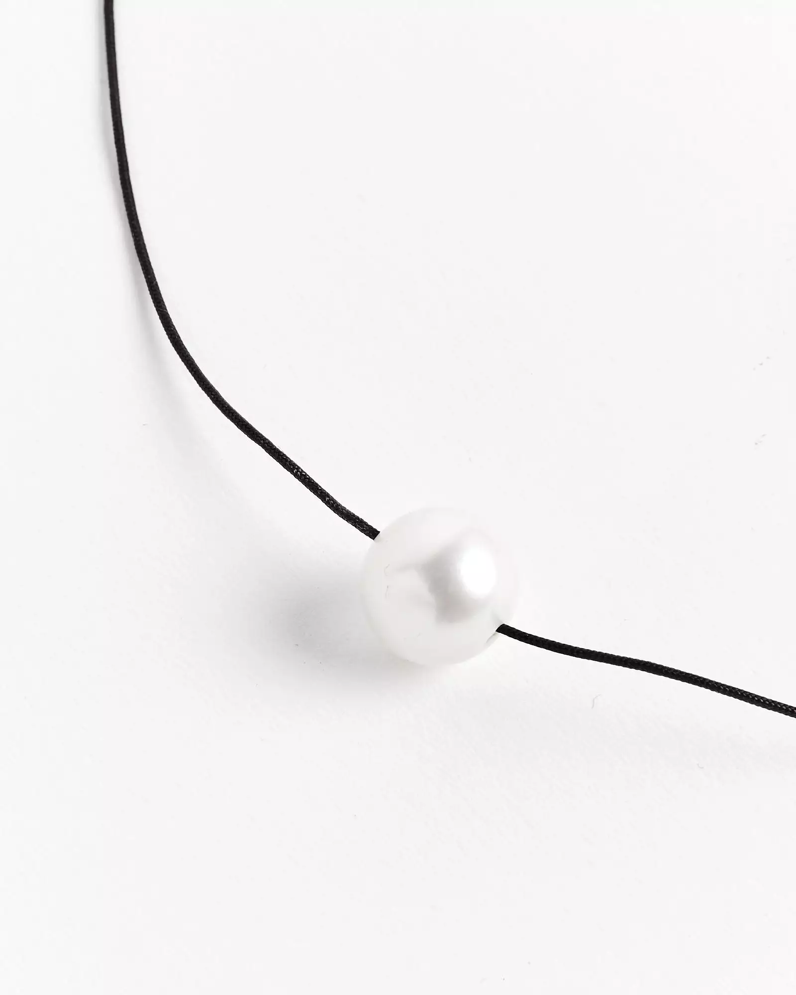 Emilie Choker in White Pearl