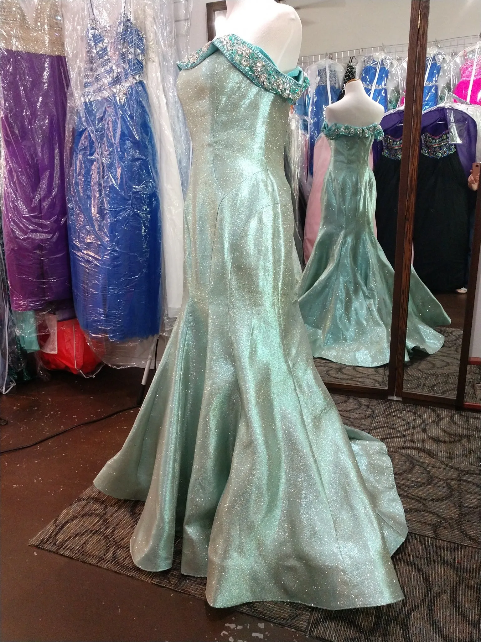 Mac Duggal