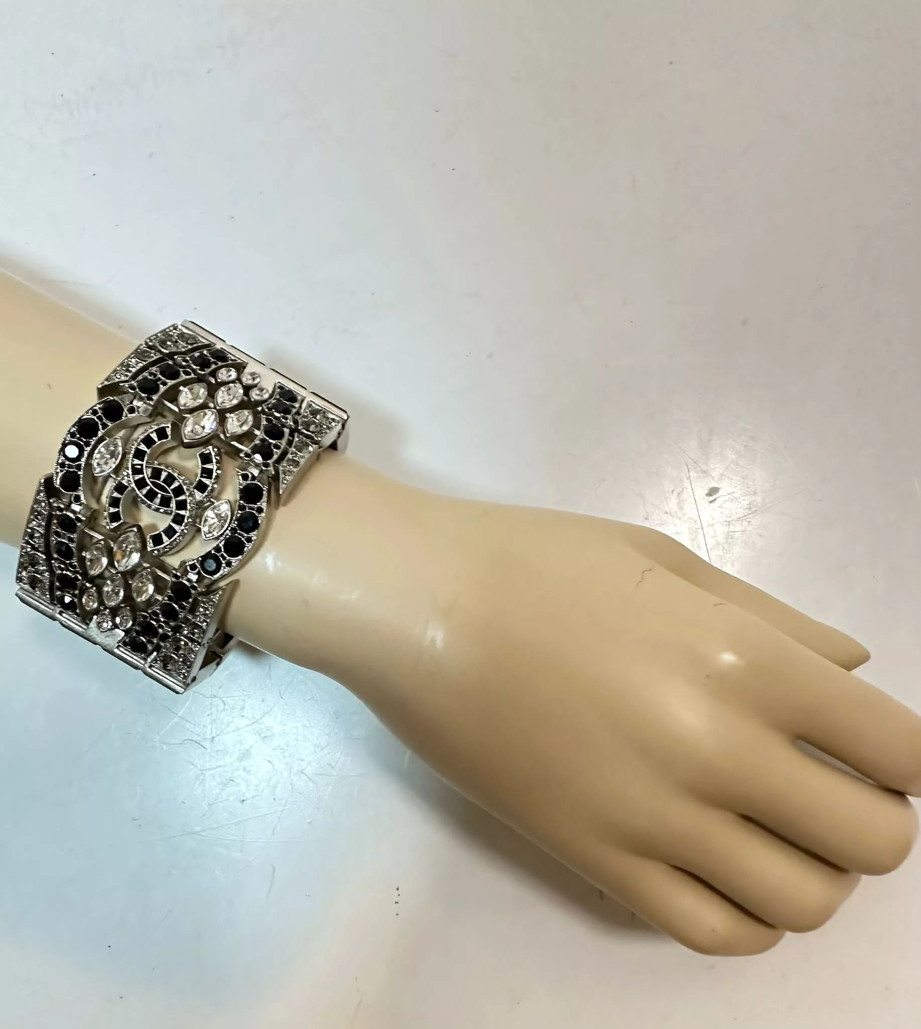 Rare Chanel 15K Limited Edition Runway Look #97 Crystal Statement Bracelet w Box