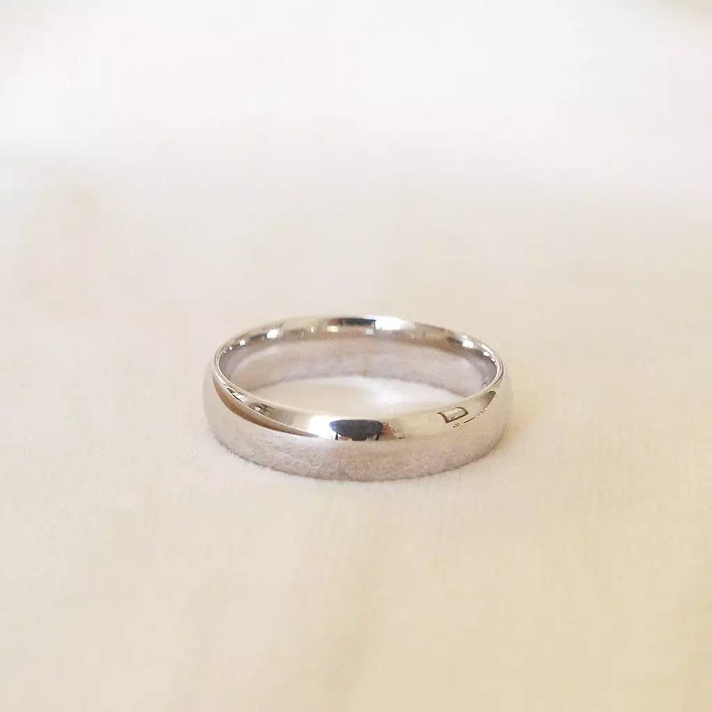 The Court Shape Wedding Band