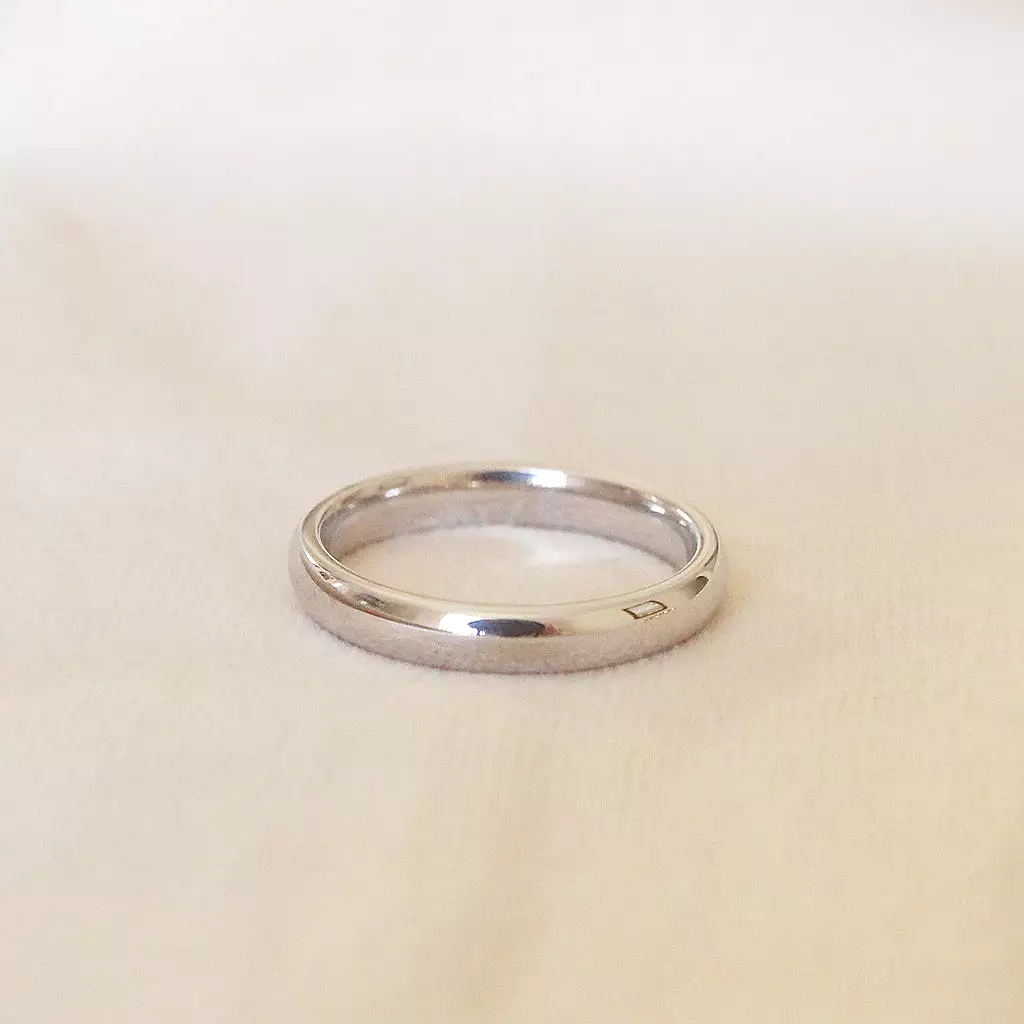 The Court Shape Wedding Band